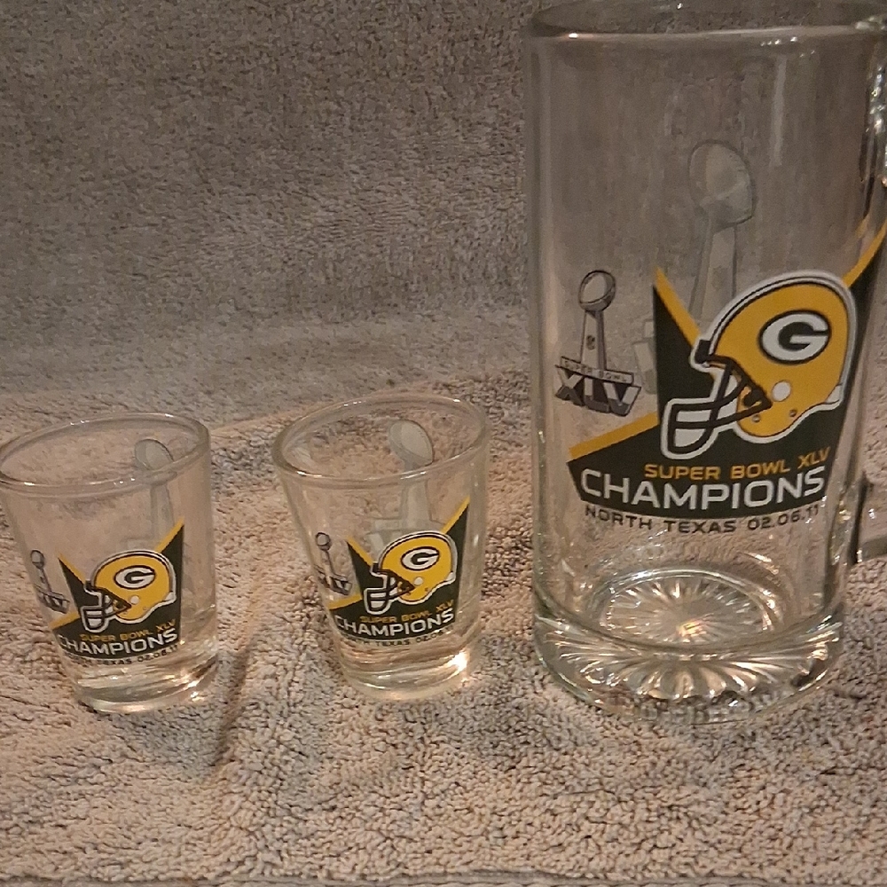 Super Bowl XLV Champions Glass Set with Yellow and Black Design